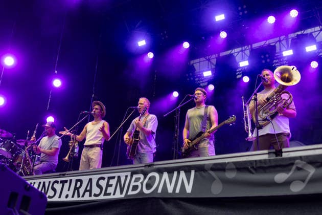 Fäaschtbänkler at the Oh wie schön Festival on the Kunst Rasen in Bonn, August 29, 2026. The Swiss new folk music band Fäaschtbänkler performing live outdoors on the Kunst Rasen in Bonn, Bonn-Gronau, North Rhine-Westphalia, Germany Copyright: xMarcxJohnx