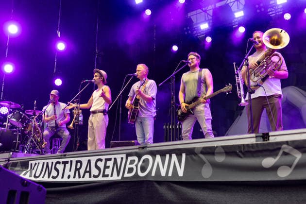 Fäaschtbänkler at the Oh wie schön Festival on the Kunst Rasen in Bonn, August 29, 2026. The Swiss new folk music band Fäaschtbänkler performing live outdoors on the Kunst Rasen in Bonn, Bonn-Gronau, North Rhine-Westphalia, Germany Copyright: xMarcxJohnx