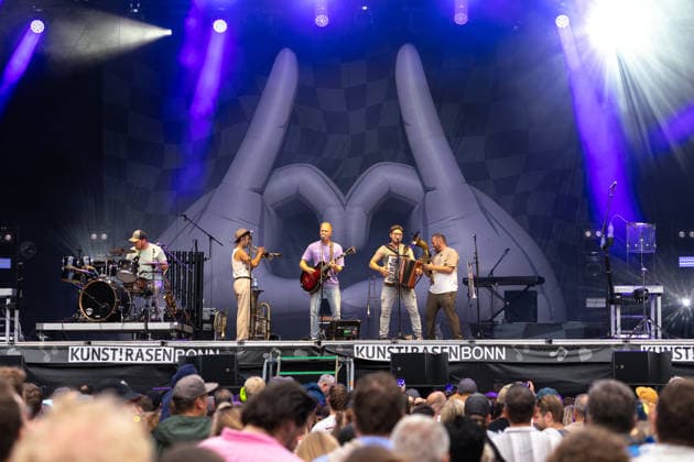 Fäaschtbänkler at the Oh wie schön Festival on the Kunst Rasen in Bonn, August 29, 2026. The Swiss new folk music band Fäaschtbänkler performing live outdoors on the Kunst Rasen in Bonn, Bonn-Gronau, North Rhine-Westphalia, Germany Copyright: xMarcxJohnx