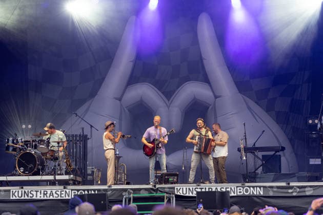 Fäaschtbänkler at the Oh wie schön Festival on the Kunst Rasen in Bonn, August 29, 2026. The Swiss new folk music band Fäaschtbänkler performing live outdoors on the Kunst Rasen in Bonn, Bonn-Gronau, North Rhine-Westphalia, Germany Copyright: xMarcxJohnx