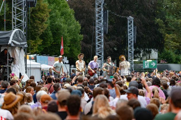 Fäaschtbänkler at the Oh wie schön Festival on the Kunst Rasen in Bonn, August 29, 2026. The Swiss new folk music band Fäaschtbänkler performing live outdoors on the Kunst Rasen in Bonn, Bonn-Gronau, North Rhine-Westphalia, Germany Copyright: xMarcxJohnx