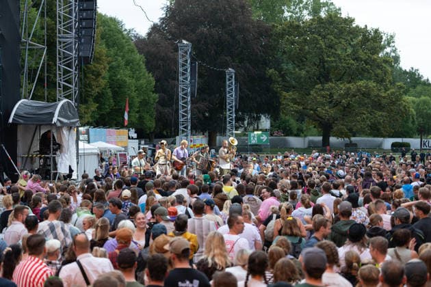 Fäaschtbänkler at the Oh wie schön Festival on the Kunst Rasen in Bonn, August 29, 2026. The Swiss new folk music band Fäaschtbänkler performing live outdoors on the Kunst Rasen in Bonn, Bonn-Gronau, North Rhine-Westphalia, Germany Copyright: xMarcxJohnx