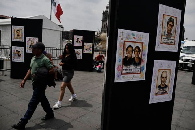 August 29, 2026, Mexico City, Cdmx, Mexico: A group of 140 relatives of victims of enforced disappearanceÃ¢â‚¬including parents, aunts and uncles, children, grandchildren, and grandparentsÃ¢â‚¬gathered to protest in Mexico CityÃ¢â‚¬â ¢s ZoÂ³calo, right next to the National Palace. Seventy of them traveled from Monterrey, Nuevo LeoÂ³n; they have been searching for family members abducted by the Zetas cartel during the administration of former President Felipe CalderoÂ³n. Others came from Guanajuato, Guerrero, YucatoÂ¡n, the State of Mexico, Mexico City, MichoacoÂ¡n, Morelos, Oaxaca, San Luis PotosoÂ­, and Tamaulipas. Ahead of the International Day of the Victims of Enforced Disappearance, and as part of activities organized by th - ZUMAp204 20260829_zip_p204_034 Copyright: xJosuexPerezx
