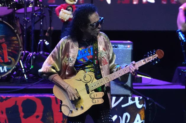 Alex Lora, member of the Mexican band El Tri, performs during a concert of his tour Adicto al Rocanrol at the YouTube Theater in Los Angeles, United States, 29 August 2026. Concert of El Tri in Los Angeles !ACHTUNG: NUR REDAKTIONELLE NUTZUNG!  Copyright: xOmarxAlonsox AME3180 20260830-55021258053_1