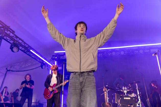 Guest List perform at Leeds Festival Indie band Guest List perform at Leeds Festival, Bramham Park, Leeds, 29th August 2026, Credit:Mike Gray MIKE GRAY - B4227 Avalon  Copyright: xMikexGrayx xMIKExGRAYx-xB4227x xAvalonx 1129202975