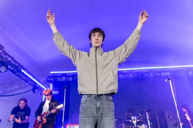 Guest List perform at Leeds Festival Indie band Guest List perform at Leeds Festival, Bramham Park, Leeds, 29th August 2026, Credit:Mike Gray MIKE GRAY - B4227 Avalon  Copyright: xMikexGrayx xMIKExGRAYx-xB4227x xAvalonx 1129202994