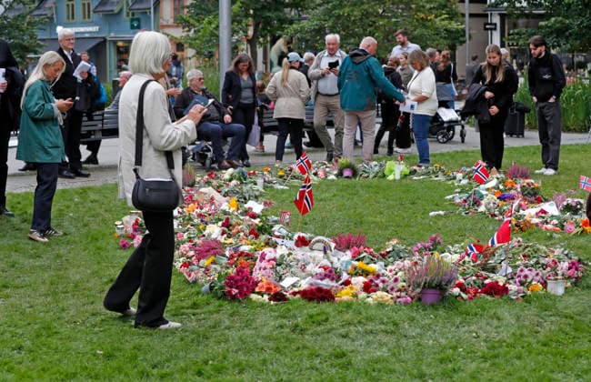 King Harald V has died in Tromsø on August 30, 2026. Flowers at Tromsø Cathedral in memory of King Harald. Photo by Rune Stoltz Bertinussen, NTB, Tromsø, Norway. Xqs6a7dXlm4. EDITORIAL USE ONLY. Ref. BNCXqs6a7dXlm4 jpg  Copyright: xRunexStoltzxBertinussenx xNTBx