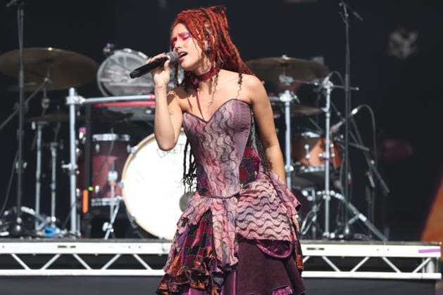 Absolutely performs at Leeds Festival Singer Absolutely (Abby Keen) performs at Leeds Festival, Bramham Park, Leeds, 30th August 2026, Credit:Mike Gray MIKE GRAY - B4227 Avalon  Copyright: xMikexGrayx xMIKExGRAYx-xB4227x xAvalonx 1129289409