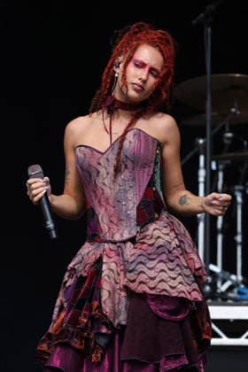 Absolutely performs at Leeds Festival Singer Absolutely (Abby Keen) performs at Leeds Festival, Bramham Park, Leeds, 30th August 2026, Credit:Mike Gray MIKE GRAY - B4227 Avalon  Copyright: xMikexGrayx xMIKExGRAYx-xB4227x xAvalonx 1129289493