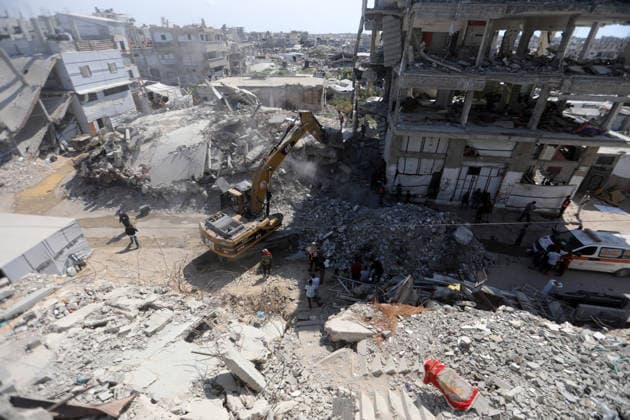 Civil Defense Searches for Missing Under Rubble in Gaza City Members of the Palestinian Civil Defense work with limited resources to search for and recover the bodies of missing people from beneath the rubble of a house belonging to the Ballousha and al-Balawi families in the al-Zeitoun neighborhood of Gaza City, Gaza Strip, on August 30, 2026, after the house was destroyed in an Israeli strike during the war. The effort coincides with the International Day of the Disappeared, while an estimated 8,000 Palestinians remain missing under the rubble of homes and destroyed buildings across the Gaza Strip, according to Civil Defense and official human rights bodies. Photo by Bilal Osama apaimages Gaza city Gaza Strip Palestinian Territory 30082 Copyright: xapaimagesxBilalxOsamax xapaimagesx