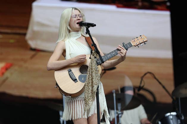 Maisie Peters performs at Leeds Festival Maisie Peters performs at Leeds Festival, Bramham Park, Leeds 30th August 2026, Credit:Mike Gray MIKE GRAY - B4227 Avalon  Copyright: xMikexGrayx xMIKExGRAYx-xB4227x xAvalonx 1129313153