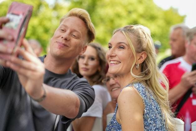 ZDF Fernsehgarten 2026: NEONLICHT, a music duo consisting of Nadine Ellrich and Julian Fiege, will perform at the ZDF Fernsehgarten under the theme Schlager Party on August 30, 2026, in Mainz, Rhineland-Palatinate.