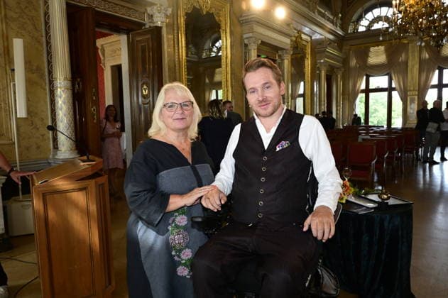 Samuel Koch and his mother, Marion Koch, at the 27th presentation of the prestigious Erich Kästner Prize to Samuel Koch by the Dresden Press Club at Albrechtsberg Castle in Dresden, August 30, 2026 Copyright: xMatthiasxWehnertx