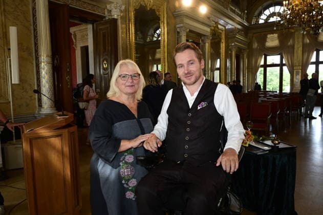 Samuel Koch and his mother, Marion Koch, at the 27th presentation of the prestigious Erich Kästner Prize to Samuel Koch by the Dresden Press Club at Albrechtsberg Castle in Dresden, August 30, 2026 Copyright: xMatthiasxWehnertx