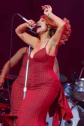 Raye performs at Leeds Festival Raye performs at Leeds Festival 2026, Bramham Park, Leeds, 30th August 2026, Credit:Mike Gray MIKE GRAY - B4227 Avalon  Copyright: xMikexGrayx xMIKExGRAYx-xB4227x xAvalonx 1129398116