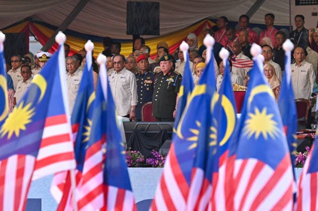(260831) -- KUALA LUMPUR, Aug. 31, 2026 -- Malaysian King Sultan Ibrahim Sultan Iskandar (C, R) and Prime Minister Anwar Ibrahim (C, L) watch a parade celebrating Malaysia s 69th anniversary of independence in Putrajaya, Malaysia, Aug. 31, 2026. Malaysia marked the 69th anniversary of independence on Monday. (Photo by Xinhua) MALAYSIA-INDEPENDENCE-69TH ANNIVERSARY-CELEBRATIONS ChongxVoonxChung 