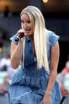 Julia Buchner live at the 2026 Summer Open Air at the Kitzbühel Tennis Stadium, August 29, 2026 Foto:xS.xNömerx xFuturexImagex buchner_6802