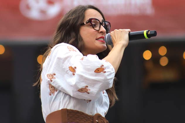 Meli Stein live at the 2026 Summer Open Air at the Kitzbühel Tennis Stadium, August 29, 2026 Foto:xS.xNömerx xFuturexImagex stein_6802