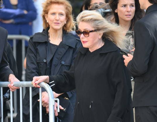 Mathilde Favier Funeral - Paris Catherine Deneuve during the funeral of Mathilde Favier, director of public relations for Christian Dior Couture, at the Saint-Sulpice church in Paris, France, on August 31, 2026. She died in a car accident with her partner, French producer Nicolas Altmayer, on August 17, aged 57 and 61, respectively. Photo by Eliot Blondet ABACAPRESS.COM Paris France  Copyright: xBlondetxEliot ABACAx