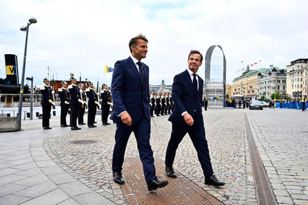 French President Emmanuel Macron is welcomed by Prime Minister Ulf Kristersson in Stockholm, Sweden, on August 31, 2026. The two leaders are meeting for bilateral talks focused on deepening defence policy cooperation between Sweden and France. STOCKHOLM SWEDEN x10040x *** French President Emmanuel Macron is welcomed by Prime Minister Ulf Kristersson in Stockholm, Sweden, on August 31, 2026. The two leaders are meeting for bilateral talks focused on deepening defense policy cooperation between Sweden and France. STOCKHOLM, SWEDEN x10040x  Copyright: xAndersxWiklund TTx PRESIDENT MACRON IN STOCKHOLM i_k_igZ8zuQ