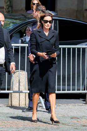 Carla Bruni Arrives at Mathilde Favier’s Funeral at the Church of Saint Sulpice in Paris, August 31, 2026 Dominique Jacovides Cyril Moreau Bestimage Arrivals at the funeral of Mathilde Favier at the Church of Saint Sulpice in Paris on August 31, 2026 Paris, France  Copyright: xJACOVIDES-MOREAUx xBESTIMAGExJACOVIDES-MOREAUx xBESTIMAGEx