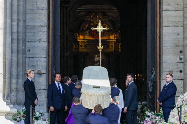 The wicker coffin of the deceased. Arrivals at the funeral of Mathilde Favier at the Church of Saint Sulpice in Paris, August 31, 2026 Dominique Jacovides Cyril Moreau Bestimage Arrivals at the funeral of Mathilde Favier at the Church of Saint Sulpice in Paris on August 31, 2026 Paris, France  Copyright: xJACOVIDES-MOREAUx xBESTIMAGExJACOVIDES-MOREAUx xBESTIMAGEx