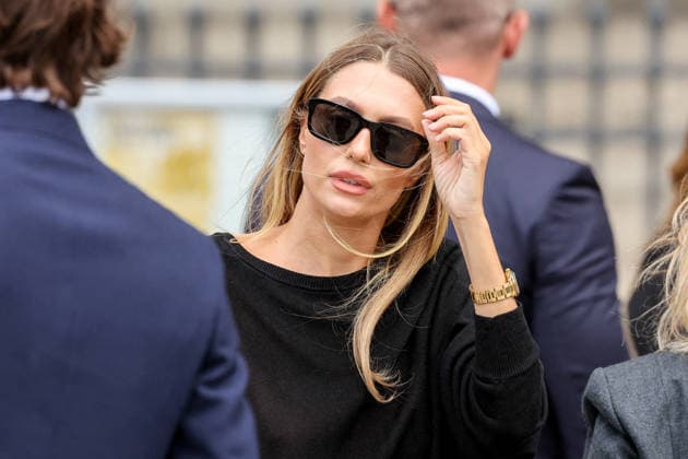 Héloïse Agostinelli, the daughter of the deceased, arrives at Mathilde Favier’s funeral at the Church of Saint Sulpice in Paris, August 31, 2026 Dominique Jacovides Cyril Moreau Bestimage Arrivals at the funeral of Mathilde Favier at the Church of Saint Sulpice in Paris on August 31, 2026 Paris, France  Copyright: xJACOVIDES-MOREAUx xBESTIMAGExJACOVIDES-MOREAUx xBESTIMAGEx