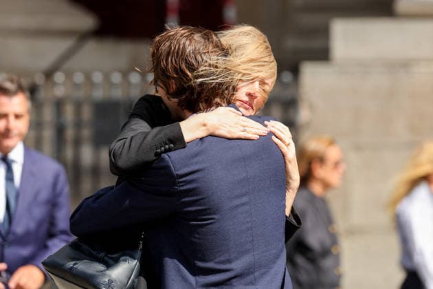 Delphine Arnault Arrives at Mathilde Favier s funeral at the Church of Saint Sulpice in Paris, August 31, 2026 Dominique Jacovides Cyril Moreau Bestimage Arrivals at the funeral of Mathilde Favier at the Church of Saint Sulpice in Paris on August 31, 2026 Paris, France  Copyright: xJACOVIDES-MOREAUx xBESTIMAGExJACOVIDES-MOREAUx xBESTIMAGEx