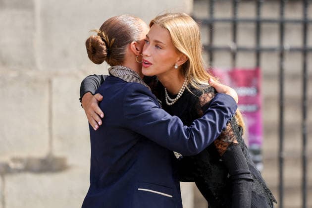 Rose Hénin Arrives at Mathilde Favier’s funeral at the Church of Saint Sulpice in Paris, August 31, 2026 Dominique Jacovides Cyril Moreau Bestimage Arrivals at the funeral of Mathilde Favier at the Church of Saint Sulpice in Paris on August 31, 2026 Paris, France  Copyright: xJACOVIDES-MOREAUx xBESTIMAGExJACOVIDES-MOREAUx xBESTIMAGEx