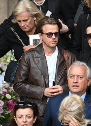 Mathilde Favier Funeral - Paris Alex Lutz during the funeral of Mathilde Favier, director of public relations for Christian Dior Couture, at the Saint-Sulpice church in Paris, France, on August 31, 2026. She died in a car accident with her partner, French producer Nicolas Altmayer, on August 17, aged 57 and 61, respectively. Photo by Florian Poitout ABACAPRESS.COM Paris France  Copyright: xPoitoutxFlorian ABACAx