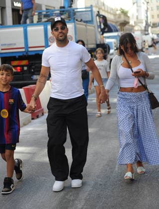 RECORD DATE NOT STATED IPA87977761 - Milan, photo by Mimmo Carriero—Cesc Fabregas, the Spanish coach of Como, is enjoying a relaxing afternoon with his wife, Daniella Semaan, and son, Leonardo  Copyright: xx xx 87977761