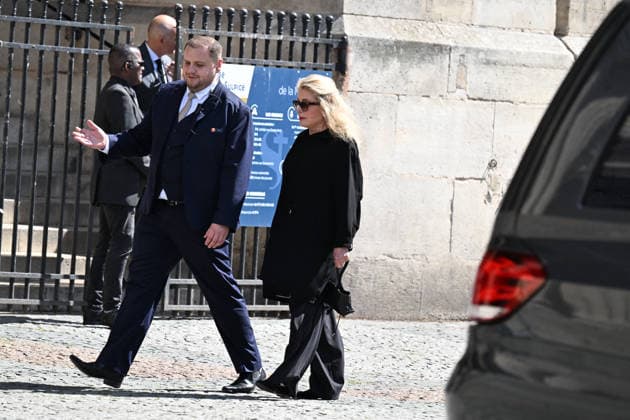 Catherine Deneuve Arrives at Mathilde Favier s funeral at the Church of Saint Sulpice in Paris on August 31, 2026 Arrivals at the funeral of Mathilde Favier at the Church of Saint Sulpice in Paris, France  Copyright: xAgencex xBestimagexAgencex xBestimagex