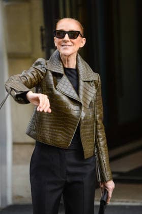 Céline Dion was cheered by her fans as she left the Royal Monceau luxury hotel in Paris, France, on August 31, 2026. Céline Dion is making her grand return to the stage in Paris with a series of exceptional concerts at the Paris La Défense Arena from September 12 to October 17, 2026. Sixteen exclusive dates in September and October 2026, as well as ten dates in May 2027, for a show that is already shaping up to be historic. Bestimage Canadian singer Céline Dion is acclaimed by fans as she leaves the Royal Monceau luxury hotel in Paris, France, on August 31, 2026. Céline Dion is making her grand return to the stage in Paris with a series of extraordinary concerts at the Paris La Défense Arena from September 12 to October 17, 2026. Sixteen e Copyright: xAgencex xBestimagexAgencex xBestimagex