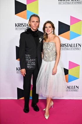 STOCKHOLM, SWEDEN 20260831 Victor Blomberg and his guests arrive on the red carpet for the Kristallen Awards at Cirkus in Stockholm STOCKHOLM, SWEDEN x10430x  Copyright: xChristinexOlsson TTx KRISTALLENGALAN 2026 OTZHWsULBoE