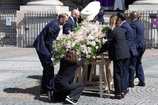 Mathilde Favier Funeral - Paris RL Coffin during the funeral of Mathilde Favier, director of public relations for Christian Dior Couture, at the Saint-Sulpice church in Paris, France, on August 31, 2026. She died in a car accident with her partner, French producer Nicolas Altmayer, on August 17, aged 57 and 61, respectively. Photo by Raphael Lafargue ABACAPRESS.COM Paris France  Copyright: xLafarguexRaphael ABACAx
