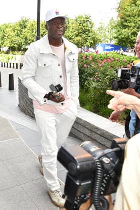 NEW YORK, NY - AUGUST 31 GRAMMY-winning artist Seal visits Brendan Murphy™s 12-ft LOVE MATTERS¦Everywhere: The Loehr Bear, which was dedicated to The Person First, a nonprofit focused on youth mental health, resilience and helping young people develop the tools to thrive. On August 31, 2026 in New York City. Copyright: xx