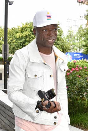NEW YORK, NY - AUGUST 31 GRAMMY-winning artist Seal visits Brendan Murphy™s 12-ft LOVE MATTERS¦Everywhere: The Loehr Bear, which was dedicated to The Person First, a nonprofit focused on youth mental health, resilience and helping young people develop the tools to thrive. On August 31, 2026 in New York City. Copyright: xx