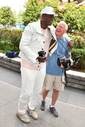 NEW YORK, NY - AUGUST 31 GRAMMY-winning artist Seal visits Brendan Murphy™s 12-ft LOVE MATTERS¦Everywhere: The Loehr Bear, which was dedicated to The Person First, a nonprofit focused on youth mental health, resilience and helping young people develop the tools to thrive. On August 31, 2026 in New York City. Copyright: xx