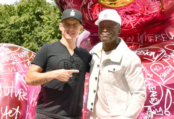 NEW YORK, NY - AUGUST 31 GRAMMY-winning artist Seal visits Brendan Murphy™s 12-ft LOVE MATTERS¦Everywhere: The Loehr Bear, which was dedicated to The Person First, a nonprofit focused on youth mental health, resilience and helping young people develop the tools to thrive. On August 31, 2026 in New York City. Copyright: xx
