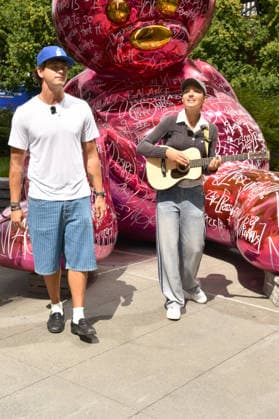 NEW YORK, NY - AUGUST 31: Jonah Marais and Zia Victoria pictured as GRAMMY-winning artist Seal visits Brendan Murphy™s 12-ft LOVE MATTERS¦Everywhere: The Loehr Bear, which was dedicated to The Person First, a nonprofit focused on youth mental health, resilience and helping young people develop the tools to thrive. Copyright: xx
