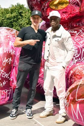 NEW YORK, NY - AUGUST 31 GRAMMY-winning artist Seal visits Brendan Murphy™s 12-ft LOVE MATTERS¦Everywhere: The Loehr Bear, which was dedicated to The Person First, a nonprofit focused on youth mental health, resilience and helping young people develop the tools to thrive. On August 31, 2026 in New York City. Copyright: xx