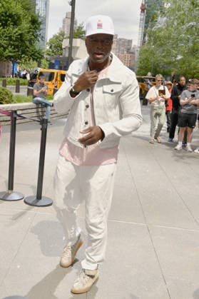 NEW YORK, NY - AUGUST 31 GRAMMY-winning artist Seal visits Brendan Murphy™s 12-ft LOVE MATTERS¦Everywhere: The Loehr Bear, which was dedicated to The Person First, a nonprofit focused on youth mental health, resilience and helping young people develop the tools to thrive. On August 31, 2026 in New York City. Copyright: xx