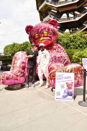 NEW YORK, NY - AUGUST 31 GRAMMY-winning artist Seal visits Brendan Murphy™s 12-ft LOVE MATTERS¦Everywhere: The Loehr Bear, which was dedicated to The Person First, a nonprofit focused on youth mental health, resilience and helping young people develop the tools to thrive. On August 31, 2026 in New York City. Copyright: xx