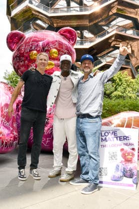 NEW YORK, NY - AUGUST 31 Artist, Brendan Murphy, Seal and Gordon Uehling III, co-founder of The Person First pictured as GRAMMY-winning artist Seal visits Brendan Murphy™s 12-ft LOVE MATTERS¦Everywhere: The Loehr Bear, which was dedicated to The Person First, a nonprofit focused on youth mental health, resilience and helping young people develop the tools to thrive on August 31, 2026. Copyright: xx