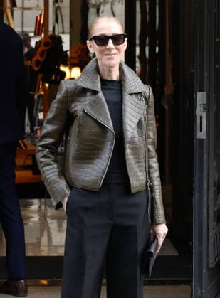 Céline Dion Céline Dion is cheered by her fans as she leaves the Royal Monceau hotel in Paris Céline Dion is making her grand return to the stage in Paris with a series of exceptional concerts at the Paris La Défense Arena from September 12 to October 17, 2026 Sixteen exclusive dates in September and October 2026, as well as ten dates in May 2027, promising a show that is already shaping up to be historic. Paris, August 31, 2026. Marc Ausset Lacroix, Bestimage. Céline Dion is acclaimed by fans as she leaves the Royal Monceau luxury hotel in Paris. Céline Dion is making her big return to the stage in Paris with a series of extraordinary concerts at the Paris La Défense Arena from September 12 to October 17, 2026. Sixteen exclusive dates in  Copyright: xMarcxAussetxLacroixx xBestimagexMarcxAussetxLacroixx xBestimagex