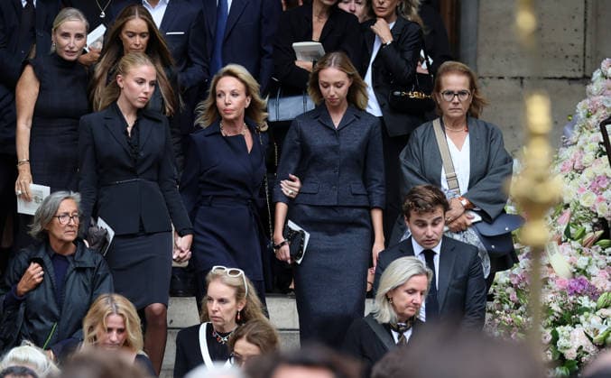 Obseques de Mathilde Favier en l™Ã glise Saint-Sulpice a Paris Obseques de Mathilde Favier en l™Ã glise Saint-Sulpice a Paris Paris,le 31 Aout 2026 Pictures : Camilla de Bourbon des Deux-Siciles et ses filles, Maria Chiara et Maria-Carolina  Copyright: xDavidxKerx