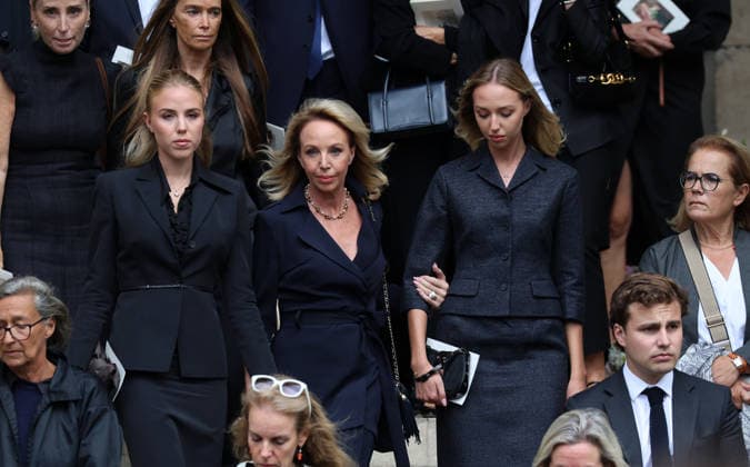 Obseques de Mathilde Favier en l™Ã glise Saint-Sulpice a Paris Obseques de Mathilde Favier en l™Ã glise Saint-Sulpice a Paris Paris,le 31 Aout 2026 Pictures : Camilla de Bourbon des Deux-Siciles et ses filles, Maria Chiara et Maria-Carolina  Copyright: xDavidxKerx