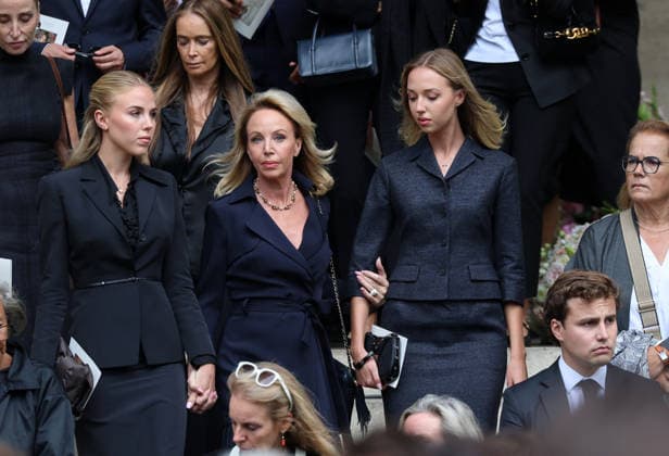 Obseques de Mathilde Favier en l™Ã glise Saint-Sulpice a Paris Obseques de Mathilde Favier en l™Ã glise Saint-Sulpice a Paris Paris,le 31 Aout 2026 Pictures : Camilla de Bourbon des Deux-Siciles et ses filles, Maria Chiara et Maria-Carolina  Copyright: xDavidxKerx