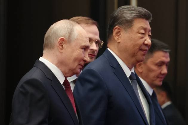 Kyrgyzstan SCO Summit 9232195 01.09.2026 Russian President Vladimir Putin and Chinese President Xi Jinping arrive to attend a family photo opportunity before a session of the Shanghai Cooperation Organization (SCO) summit in Bishkek, Kyrgyzstan. Vyacheslav Prokofiev Sputnik Bishkek Kyrgyzstan  Copyright: xVyacheslavxProkofievx