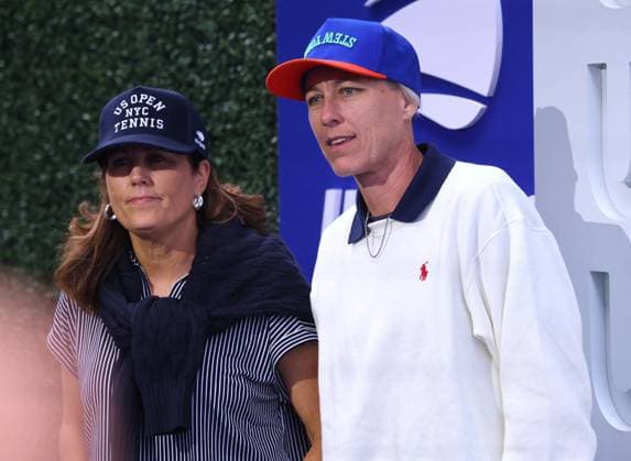 Celebs arrive at the US Open - NYC Julie Foudy and Abby Wambach arrive at the night session on day 2 at the US Open in New York, NY on August 31, 2026. Photo by Charles Guerin ABACAPRESS.COM New York City NY United States  Copyright: xGuerinxCharles ABACAx